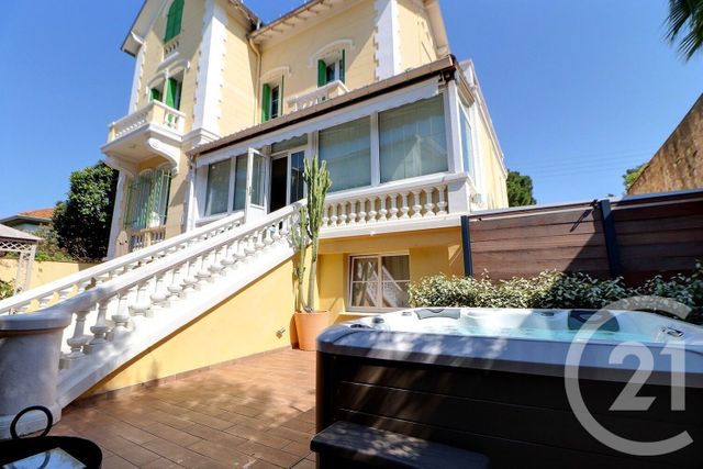 Maison à vendre - 7 pièces - 244 m2 - St Raphael - 83 - PROVENCE-ALPES-COTE-D-AZUR