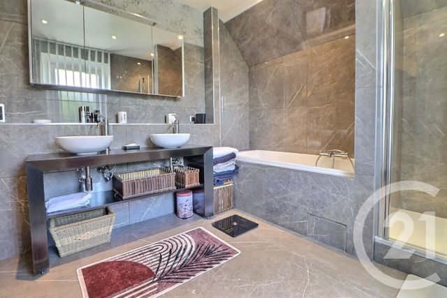 Maison à vendre - 7 pièces - 244 m2 - St Raphael - 83 - PROVENCE-ALPES-COTE-D-AZUR