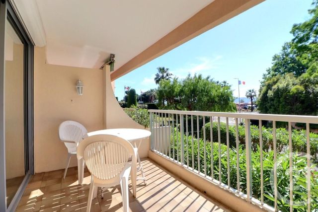 Appartement Studio Cabine à vendre - 1 pièce - 31,48 m2 - St Raphael - 83 - PROVENCE-ALPES-COTE-D-AZUR