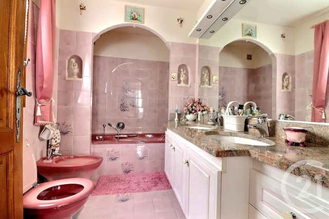 Maison à vendre - 7 pièces - 203 m2 - St Raphael - 83 - PROVENCE-ALPES-COTE-D-AZUR