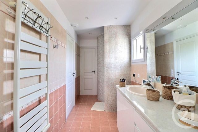 Maison &agrave; vendre - 6 pi&egrave;ces - 206 m2 - Bagnols En Foret - 83 - PROVENCE-ALPES-COTE-D-AZUR