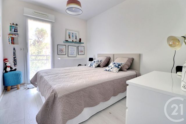 Afficher la photo en grand Appartement T3 à vendre - 3 pièces - 75 m2 - St Raphael - 83 - PROVENCE-ALPES-COTE-D-AZUR