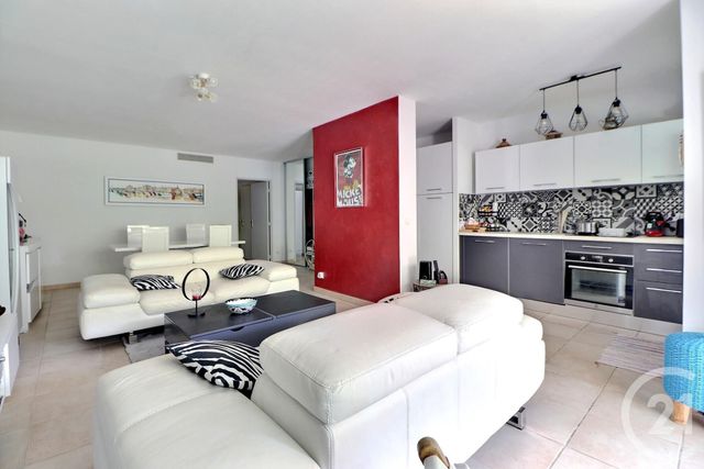 Afficher la photo en grand Appartement T3 à vendre - 3 pièces - 75 m2 - St Raphael - 83 - PROVENCE-ALPES-COTE-D-AZUR