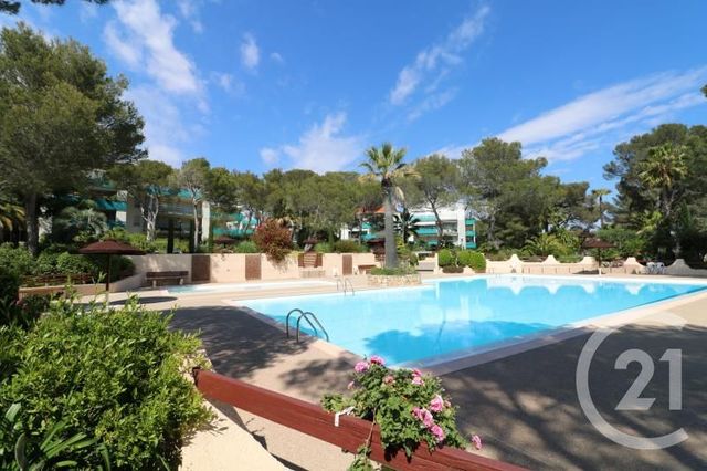 Afficher la photo en grand Appartement T3 à vendre - 3 pièces - 75 m2 - St Raphael - 83 - PROVENCE-ALPES-COTE-D-AZUR