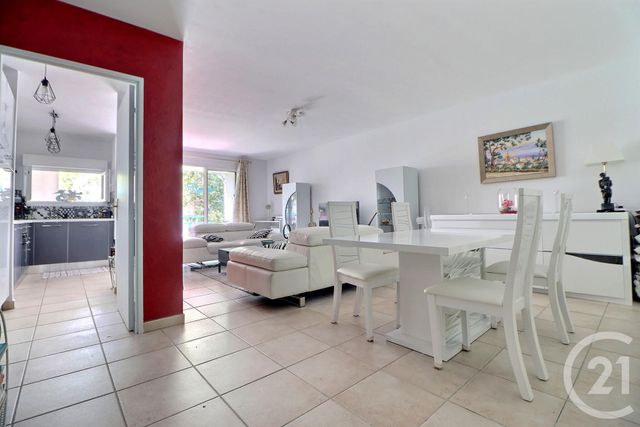Afficher la photo en grand Appartement T3 à vendre - 3 pièces - 75 m2 - St Raphael - 83 - PROVENCE-ALPES-COTE-D-AZUR