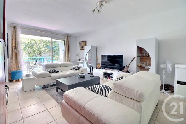 Afficher la photo en grand Appartement T3 à vendre - 3 pièces - 75 m2 - St Raphael - 83 - PROVENCE-ALPES-COTE-D-AZUR