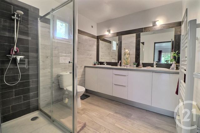 Maison à vendre - 5 pièces - 178 m2 - Roquebrune Sur Argens - 83 - PROVENCE-ALPES-COTE-D-AZUR