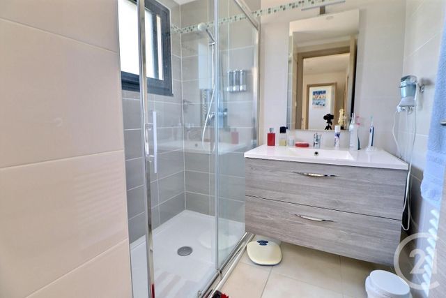 Appartement à vendre - 4 pièces - 110 m2 - St Raphael - 83 - PROVENCE-ALPES-COTE-D-AZUR