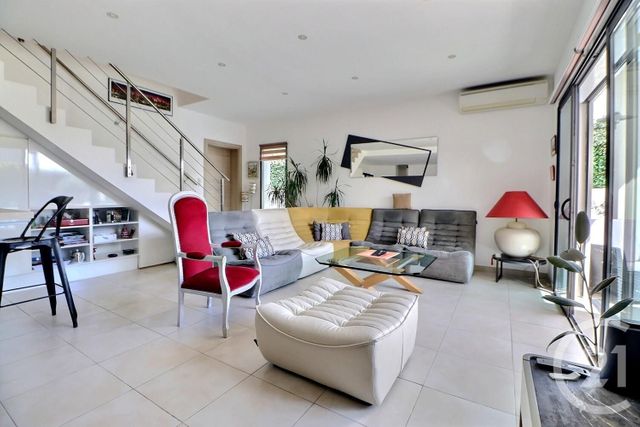 Appartement à vendre - 4 pièces - 110 m2 - St Raphael - 83 - PROVENCE-ALPES-COTE-D-AZUR