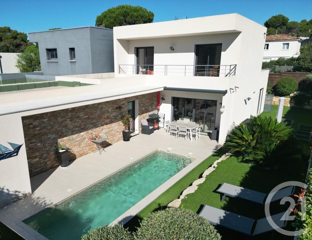 Appartement à vendre - 4 pièces - 110 m2 - St Raphael - 83 - PROVENCE-ALPES-COTE-D-AZUR