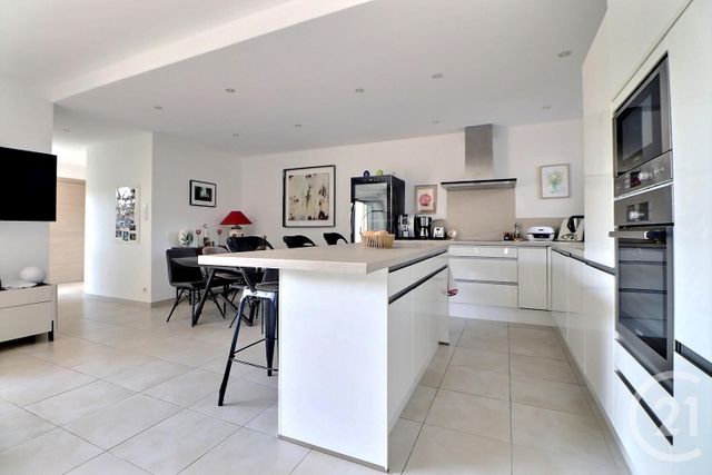 Appartement à vendre - 4 pièces - 110 m2 - St Raphael - 83 - PROVENCE-ALPES-COTE-D-AZUR