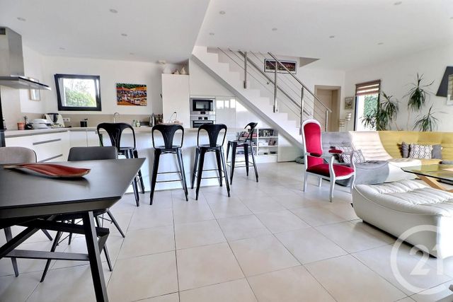 Appartement à vendre - 4 pièces - 110 m2 - St Raphael - 83 - PROVENCE-ALPES-COTE-D-AZUR