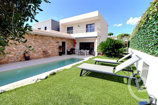 Appartement à vendre - 4 pièces - 110 m2 - St Raphael - 83 - PROVENCE-ALPES-COTE-D-AZUR