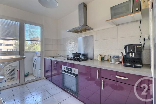 Afficher la photo en grand Appartement F3 à vendre - 3 pièces - 78,46 m2 - St Raphael - 83 - PROVENCE-ALPES-COTE-D-AZUR