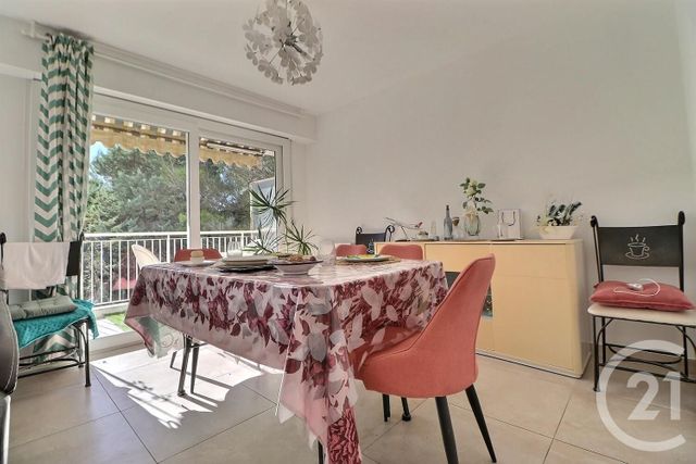 Afficher la photo en grand Appartement F3 à vendre - 3 pièces - 78,46 m2 - St Raphael - 83 - PROVENCE-ALPES-COTE-D-AZUR