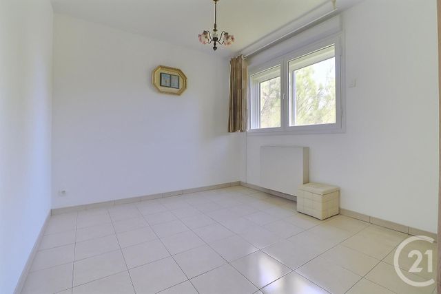 Afficher la photo en grand Appartement F3 à vendre - 3 pièces - 78,46 m2 - St Raphael - 83 - PROVENCE-ALPES-COTE-D-AZUR