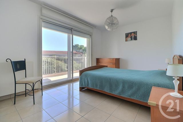 Afficher la photo en grand Appartement F3 à vendre - 3 pièces - 78,46 m2 - St Raphael - 83 - PROVENCE-ALPES-COTE-D-AZUR