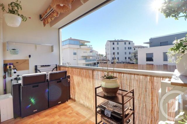 Appartement F2 à vendre - 2 pièces - 41 m2 - St Raphael - 83 - PROVENCE-ALPES-COTE-D-AZUR