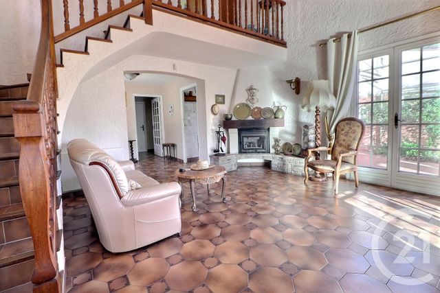 Maison à vendre - 5 pièces - 128,27 m2 - St Raphael - 83 - PROVENCE-ALPES-COTE-D-AZUR