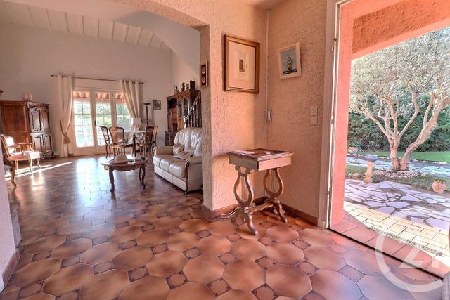 Maison à vendre - 5 pièces - 128,27 m2 - St Raphael - 83 - PROVENCE-ALPES-COTE-D-AZUR