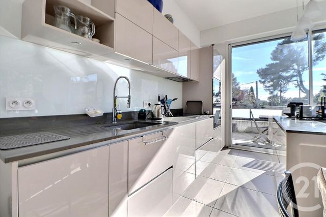 Appartement F4 &agrave; vendre - 4 pi&egrave;ces - 91,30 m2 - St Raphael - 83 - PROVENCE-ALPES-COTE-D-AZUR