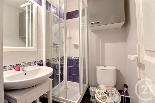 Appartement F3 &agrave; vendre - 2 pi&egrave;ces - 39 m2 - St Raphael - 83 - PROVENCE-ALPES-COTE-D-AZUR