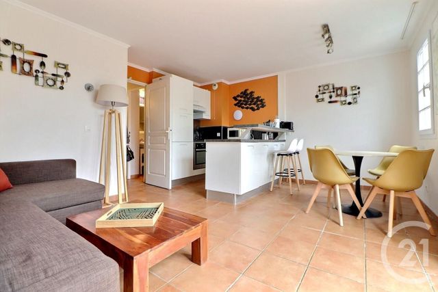 Appartement F3 &agrave; vendre - 2 pi&egrave;ces - 39 m2 - St Raphael - 83 - PROVENCE-ALPES-COTE-D-AZUR