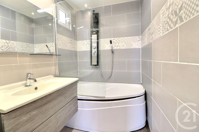 Appartement T3 &agrave; vendre - 3 pi&egrave;ces - 51,69 m2 - St Raphael - 83 - PROVENCE-ALPES-COTE-D-AZUR