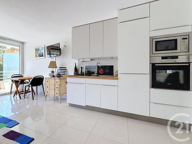 Appartement Studio &agrave; vendre - 1 pi&egrave;ce - 31,12 m2 - St Raphael - 83 - PROVENCE-ALPES-COTE-D-AZUR