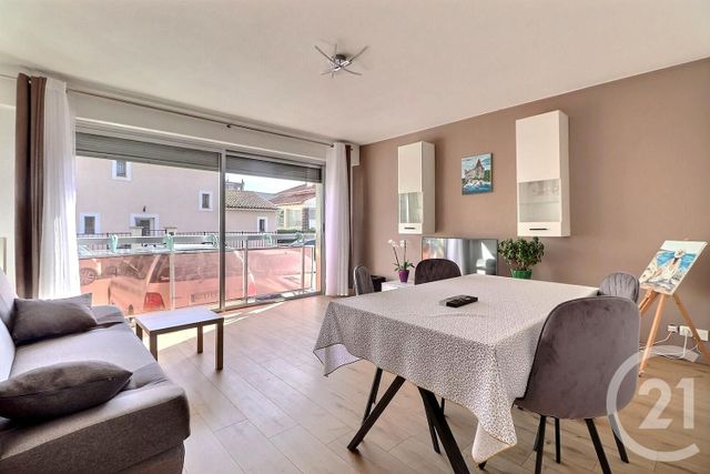 Appartement T2 à vendre - 2 pièces - 48,45 m2 - St Raphael - 83 - PROVENCE-ALPES-COTE-D-AZUR