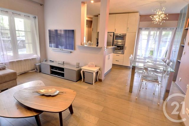 Afficher la photo en grand Appartement T4 à vendre - 4 pièces - 100,90 m2 - St Raphael - 83 - PROVENCE-ALPES-COTE-D-AZUR