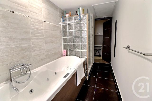 Afficher la photo en grand Appartement T4 à vendre - 4 pièces - 100,90 m2 - St Raphael - 83 - PROVENCE-ALPES-COTE-D-AZUR