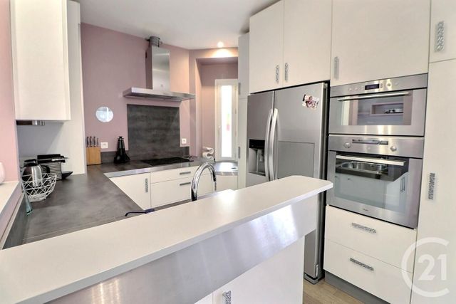 Afficher la photo en grand Appartement T4 à vendre - 4 pièces - 100,90 m2 - St Raphael - 83 - PROVENCE-ALPES-COTE-D-AZUR