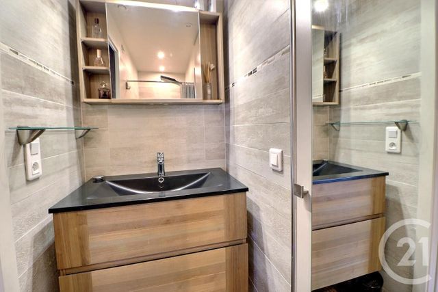 Afficher la photo en grand Appartement T4 à vendre - 4 pièces - 100,90 m2 - St Raphael - 83 - PROVENCE-ALPES-COTE-D-AZUR