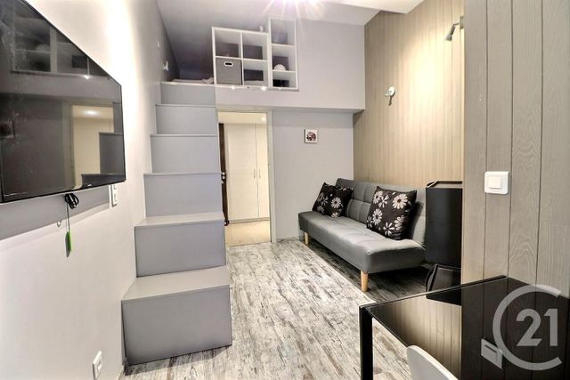 Afficher la photo en grand Appartement T4 à vendre - 4 pièces - 100,90 m2 - St Raphael - 83 - PROVENCE-ALPES-COTE-D-AZUR