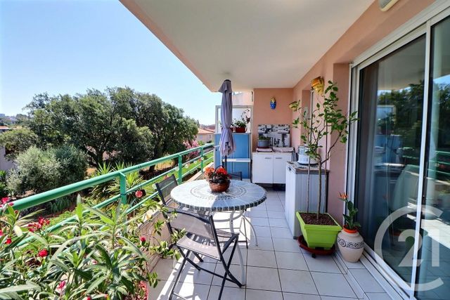 Appartement T2 à vendre - 2 pièces - 50 m2 - St Raphael - 83 - PROVENCE-ALPES-COTE-D-AZUR