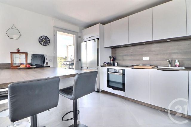 Appartement T3 à vendre - 3 pièces - 75,78 m2 - Frejus - 83 - PROVENCE-ALPES-COTE-D-AZUR
