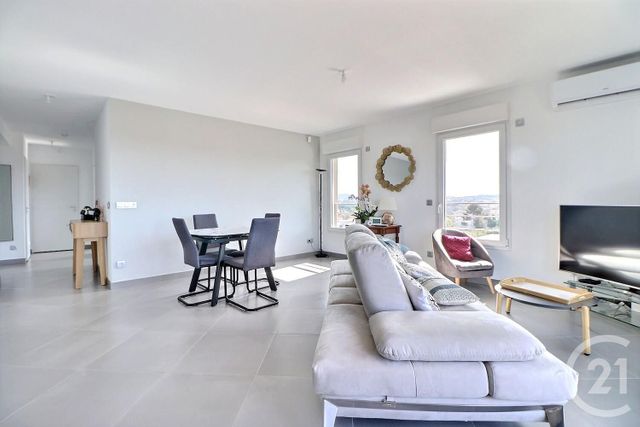 Appartement T3 à vendre - 3 pièces - 75,78 m2 - Frejus - 83 - PROVENCE-ALPES-COTE-D-AZUR