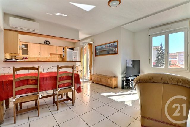 Afficher la photo en grand Appartement T4 à vendre - 4 pièces - 78,73 m2 - St Raphael - 83 - PROVENCE-ALPES-COTE-D-AZUR
