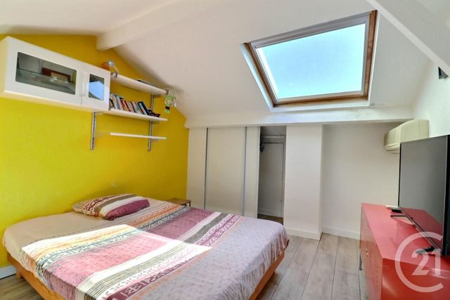 Afficher la photo en grand Appartement T4 à vendre - 4 pièces - 78,73 m2 - St Raphael - 83 - PROVENCE-ALPES-COTE-D-AZUR