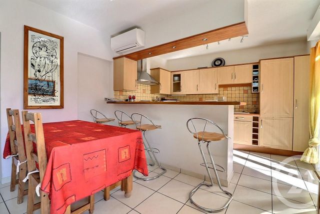 Afficher la photo en grand Appartement T4 à vendre - 4 pièces - 78,73 m2 - St Raphael - 83 - PROVENCE-ALPES-COTE-D-AZUR