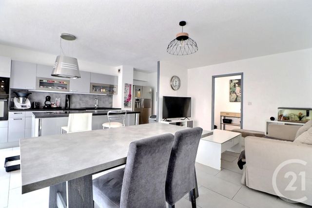 Appartement T3 à vendre - 3 pièces - 76,53 m2 - St Raphael - 83 - PROVENCE-ALPES-COTE-D-AZUR