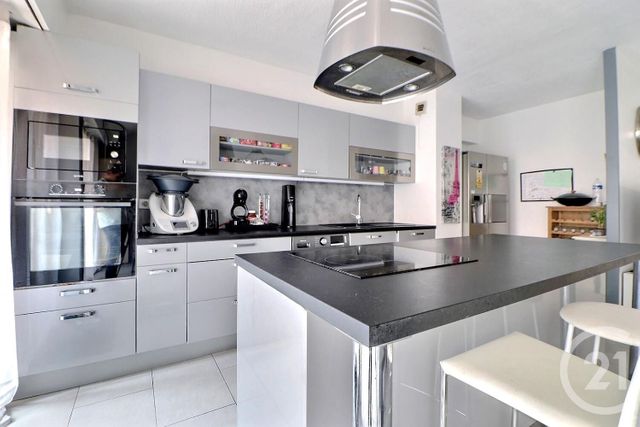 Appartement T3 à vendre - 3 pièces - 76,53 m2 - St Raphael - 83 - PROVENCE-ALPES-COTE-D-AZUR