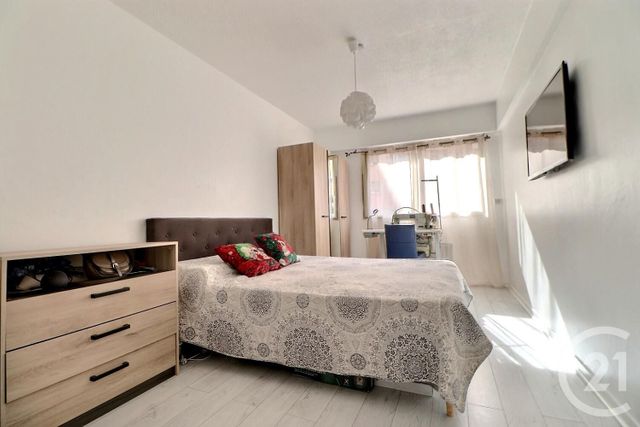 Appartement T3 à vendre - 3 pièces - 76,53 m2 - St Raphael - 83 - PROVENCE-ALPES-COTE-D-AZUR