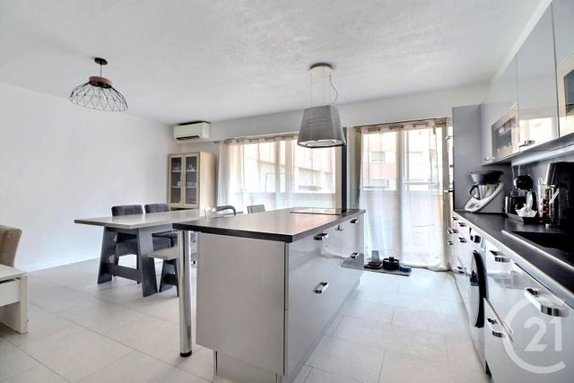 Appartement T3 à vendre - 3 pièces - 76,53 m2 - St Raphael - 83 - PROVENCE-ALPES-COTE-D-AZUR
