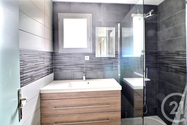 Appartement F3 à vendre - 3 pièces - 65 m2 - Frejus - 83 - PROVENCE-ALPES-COTE-D-AZUR