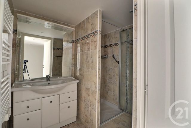 Appartement T3 à vendre - 3 pièces - 75 m2 - St Raphael - 83 - PROVENCE-ALPES-COTE-D-AZUR