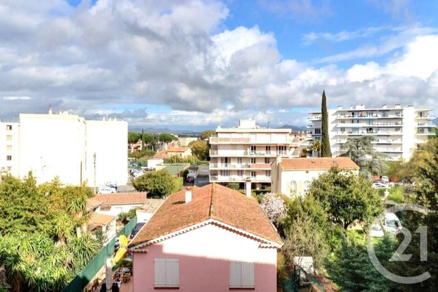 Appartement F3 bis à vendre - 4 pièces - 85,99 m2 - St Raphael - 83 - PROVENCE-ALPES-COTE-D-AZUR