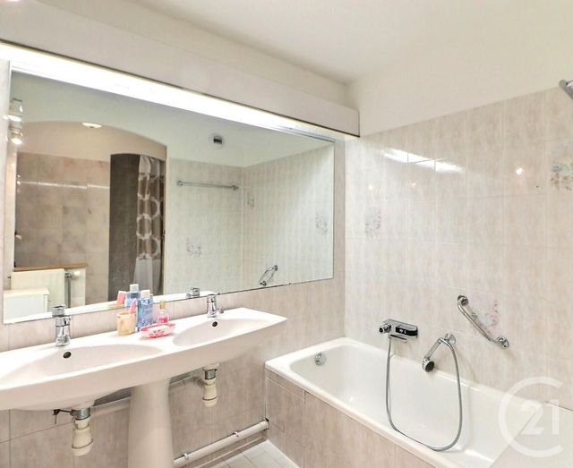 Appartement F3 bis à vendre - 4 pièces - 85,99 m2 - St Raphael - 83 - PROVENCE-ALPES-COTE-D-AZUR