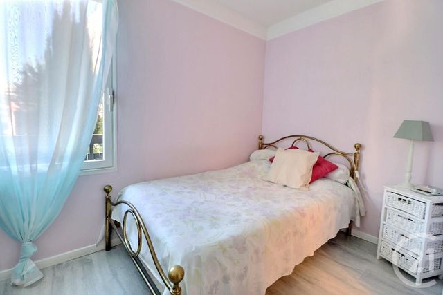 Afficher la photo en grand Appartement T2 à vendre - 2 pièces - 29 m2 - St Raphael - 83 - PROVENCE-ALPES-COTE-D-AZUR